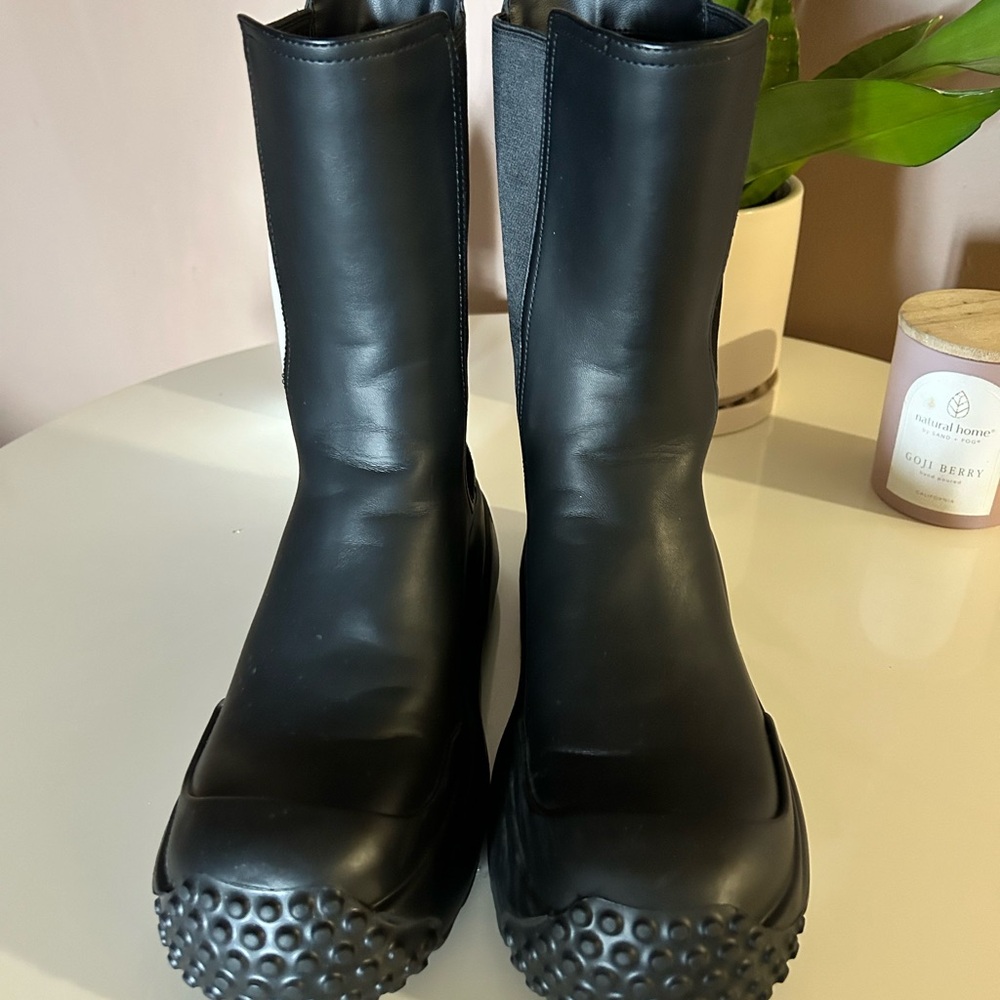 Charles and Keith black boot